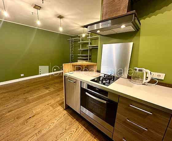 Новостройка, фасадный дом, вход со двора, лифт, лестничная клетка после Рига