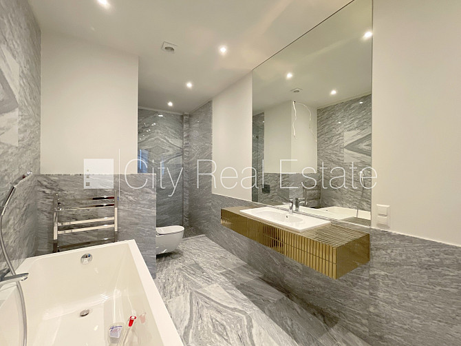 Новостройка, фасадный дом, вход со двора, лифт, лестничная клетка после Рига - изображение 20