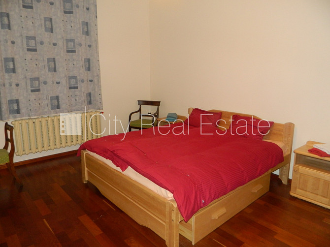 Labiekārtota apzaļumota teritorija, iežogota teritorija, vieta vairākām automašīnām, Jūrmala - foto 9