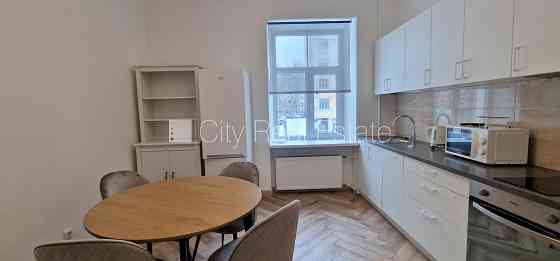 Эта квартира сдается в аренду посуточно (краткосрочная аренда), стоимость аренды Rīgas rajons