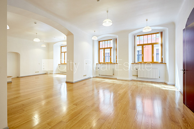 Pagalma māja, slēgts pagalms, beletāža, studio tipa, virtuve apvienota ar istabu, gāzes Rīga - foto 1