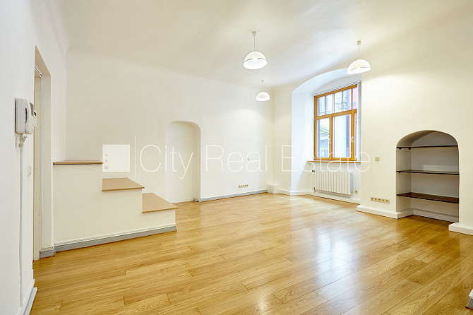 Pagalma māja, slēgts pagalms, beletāža, studio tipa, virtuve apvienota ar istabu, gāzes Rīga - foto 2