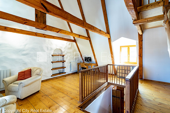 Фасадный дом, реновированный дом, подъездная дорога покрыта брущаткoй, вход с Рига - изображение 3