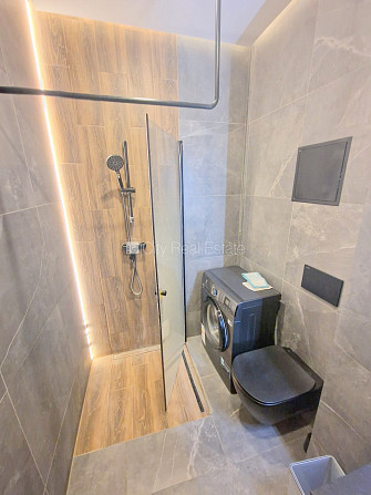 Фасадный дом, реновированный дом, территория обнесена забором, вход с улицы и со Рига - изображение 18