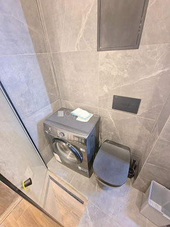 Фасадный дом, реновированный дом, территория обнесена забором, вход с улицы и со Рига - изображение 17