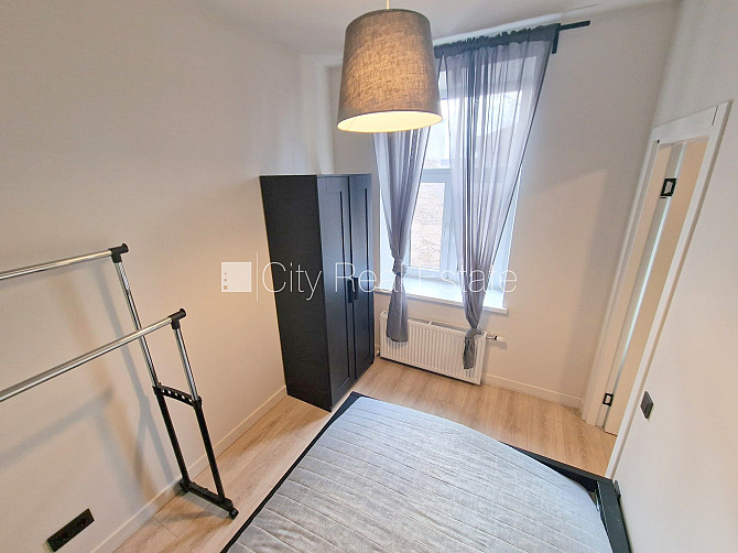 Фасадный дом, реновированный дом, территория обнесена забором, вход с улицы и со Рига - изображение 11