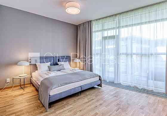 Новостройка, фасадный дом, благоустроенная озеленённая территория, место для Юрмала