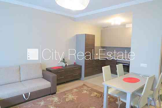 Новостройка, фасадный дом, благоустроенный озеленённый двор, закрытый двор, Рига