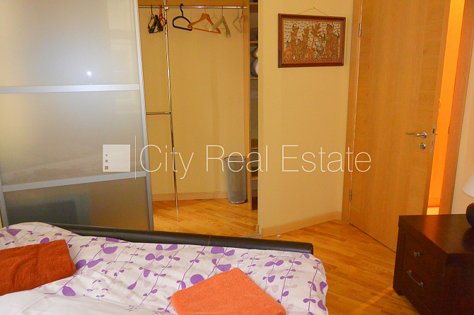 Дом во дворе, кирпичные стены, закрытый двор, место для машины, лестничная клетка Рига - изображение 8