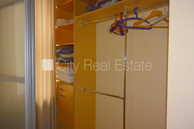 Дом во дворе, кирпичные стены, закрытый двор, место для машины, лестничная клетка Рига - изображение 10