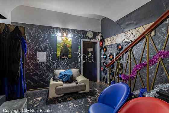 Фасадный дом, возможность аренды парковки, вход с улицы, лестничная клетка после Rīga