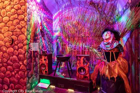 Фасадный дом, возможность аренды парковки, вход с улицы, лестничная клетка после Rīga