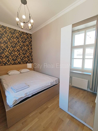 Fasādes māja, iespēja nomāt autostāvvietu, ieeja no ielas, kāpņu telpa pēc kapitālā Rīga - foto 20