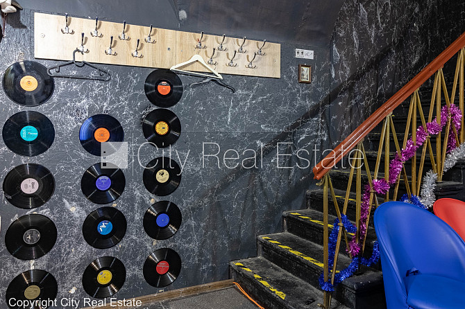 Fasādes māja, iespēja nomāt autostāvvietu, ieeja no ielas, kāpņu telpa pēc kapitālā Rīga - foto 7