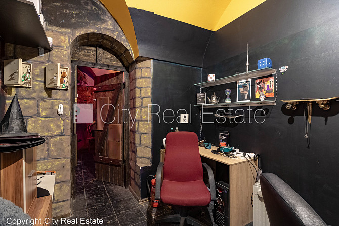 Fasādes māja, iespēja nomāt autostāvvietu, ieeja no ielas, kāpņu telpa pēc kapitālā Rīga - foto 10