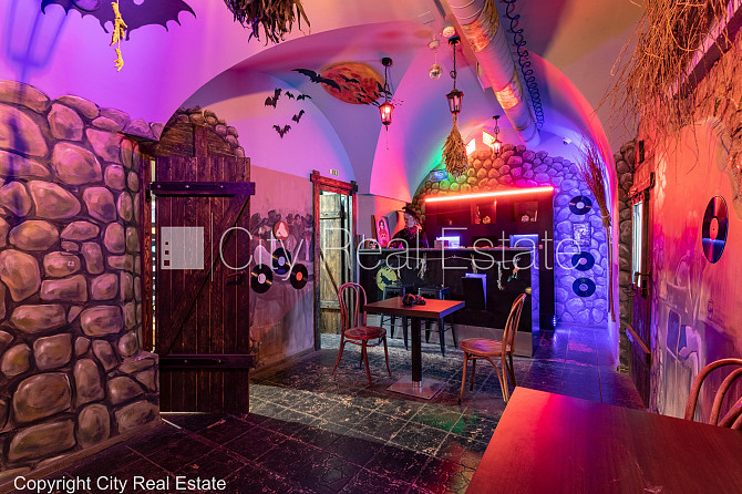 Fasādes māja, iespēja nomāt autostāvvietu, ieeja no ielas, kāpņu telpa pēc kapitālā Rīga - foto 1