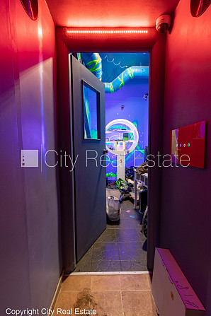 Fasādes māja, iespēja nomāt autostāvvietu, ieeja no ielas, kāpņu telpa pēc kapitālā Rīga - foto 12