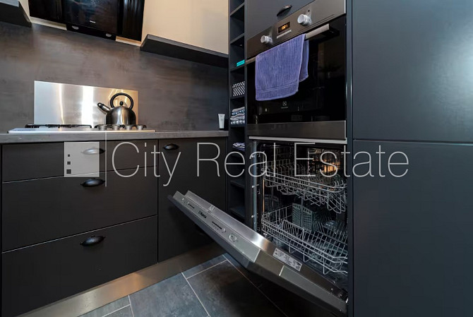 Projekts - Centra Nams, jaunceltne, labiekārtota apzaļumota teritorija, ir lifts, logi vērsti uz Rīga - foto 15