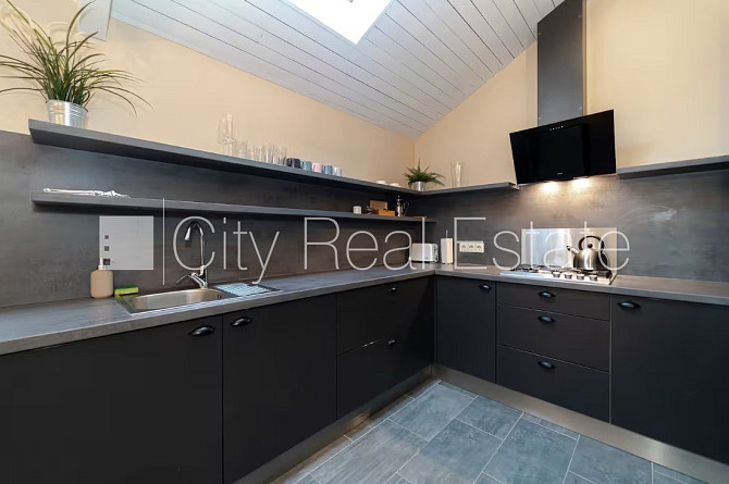 Projekts - Centra Nams, jaunceltne, labiekārtota apzaļumota teritorija, ir lifts, logi vērsti uz Rīga - foto 14