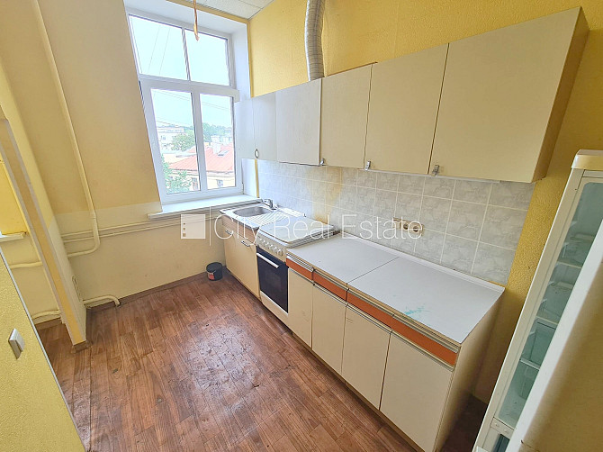 Фасадный дом, закрытый двор, вход со двора, окна выходят в обе стороны дома, Рига - изображение 18