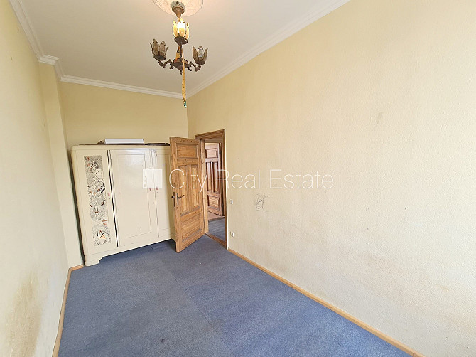 Фасадный дом, закрытый двор, вход со двора, окна выходят в обе стороны дома, Рига - изображение 10