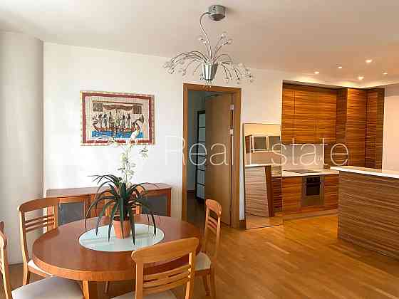 Проект - Centra Nams (Центра Намс), новостройка, благоустроенный озеленённый двор, Рига