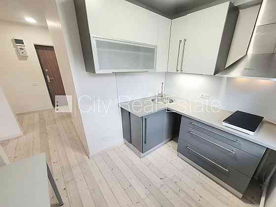 Зеленая территория, бесплатная стоянка во дворе, лестничная клетка после Рига