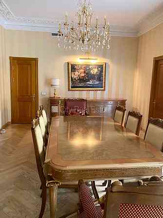 Фасадный дом, реновированный дом, благоустроенная озеленённая территория, вход с Рига