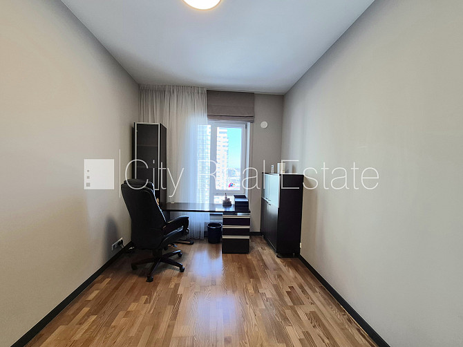 Дом во дворе, закрытый двор, лестничная клетка после капитального ремонта, Рига - изображение 17