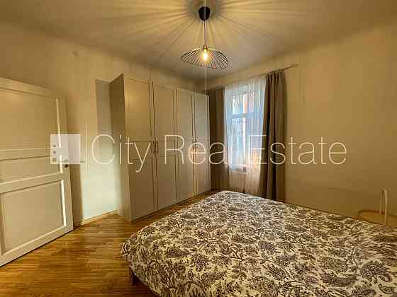 Фасадный дом, изолированные комнаты 3 шт., студио, кухня объединена с гостинной, Rīga