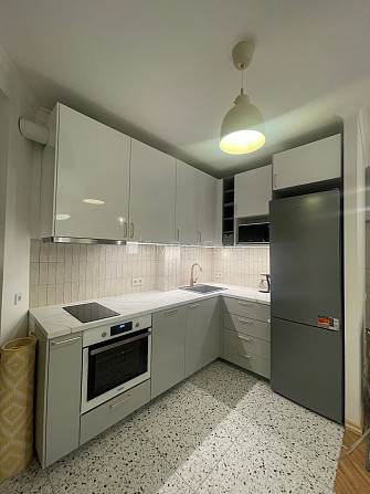 Fasādes māja, istabas izolētas 3 gab., studio tipa, virtuve apvienota ar viesistabu, augstie Rīga - foto 5