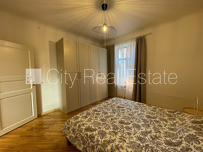 Fasādes māja, istabas izolētas 3 gab., studio tipa, virtuve apvienota ar viesistabu, augstie Rīga - foto 6