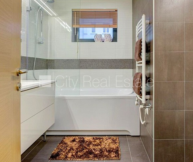 Jaunceltne, labiekārtota apzaļumota teritorija, bruģēts piebraucamais ceļš, garāža vienai Rīga - foto 12