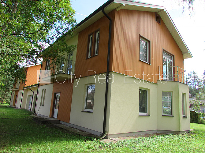 Таунхаус, территория обнесена забором, гараж на одну машину, три балкона, Юрмала - изображение 14