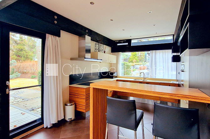 Privātmāja, jaunceltne, labiekārtota apzaļumota teritorija, slēgta teritorija, teritorijas Jūrmala - foto 9