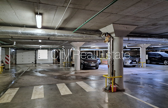 Въездные ворота оснащены автоматической подъёмной системой, подземная стоянка, Юрмала - изображение 1