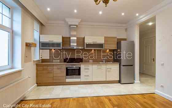 Фасадный дом, реновированный дом, место для машины, охраняемая автостоянка, Рига