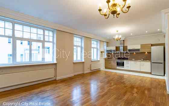 Фасадный дом, реновированный дом, место для машины, охраняемая автостоянка, Рига