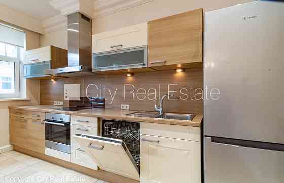 Фасадный дом, реновированный дом, место для машины, охраняемая автостоянка, Рига