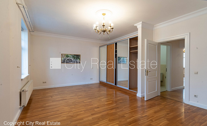 Фасадный дом, реновированный дом, место для машины, охраняемая автостоянка, Рига - изображение 10