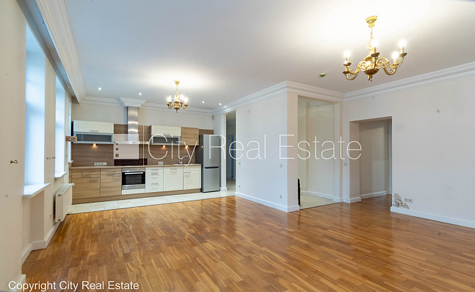 Фасадный дом, реновированный дом, место для машины, охраняемая автостоянка, Рига - изображение 5