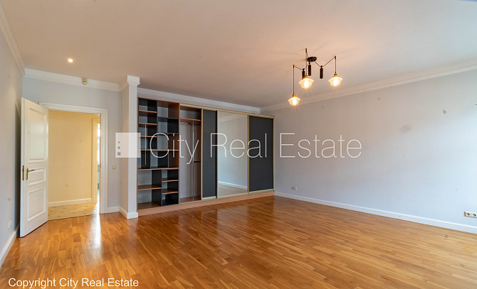 Фасадный дом, реновированный дом, место для машины, охраняемая автостоянка, Рига - изображение 17