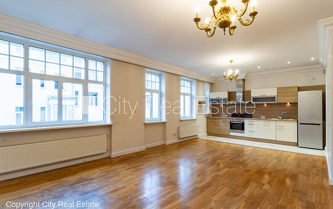 Фасадный дом, реновированный дом, место для машины, охраняемая автостоянка, Рига - изображение 2