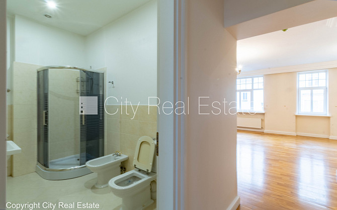 Фасадный дом, реновированный дом, место для машины, охраняемая автостоянка, Рига - изображение 11