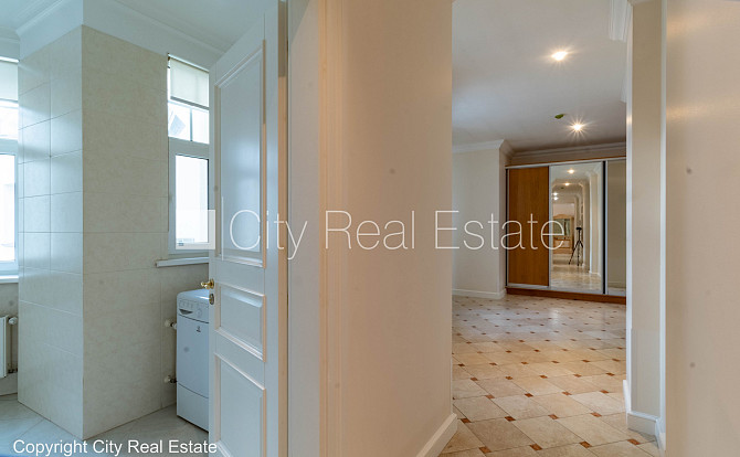 Фасадный дом, реновированный дом, место для машины, охраняемая автостоянка, Рига - изображение 19