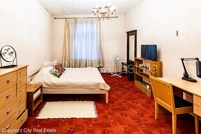 Дом во дворе, закрытый двор, вход со двора, лифт, окна выходят во двор, одна Рига - изображение 1