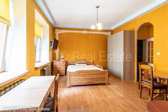 Дом во дворе, реновированный дом, закрытый двор, вход со двора, лифт, лестничная Рига