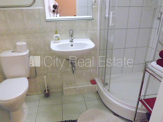 Фасадный дом, лифт, лестничная клетка после косметического ремонта, одна Рига - изображение 16