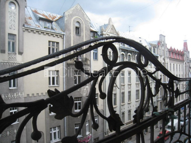 Фасадный дом, лифт, лестничная клетка после косметического ремонта, одна Рига - изображение 11