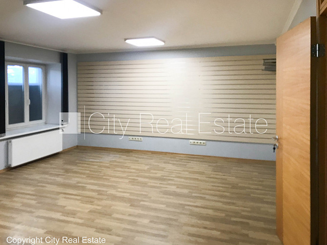 Projekts - Eksporta 12, renovēta māja, vieta vairākām automašīnām, cokolstāvs, logi vērsti Rīga - foto 7